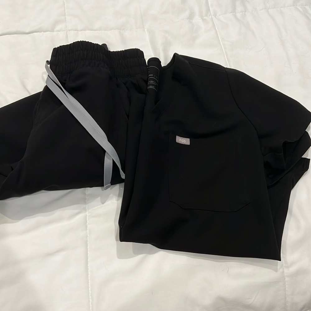 Black Small Catarina and medium Zamora Joggers